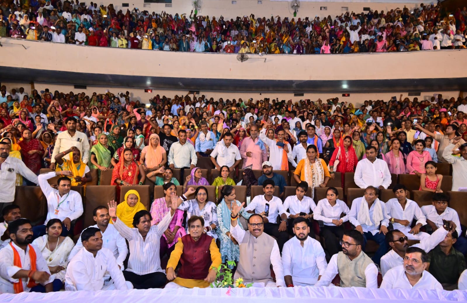 सफाई कर्मचारी दिवस पर शुक्रवार को रविंद्रालय सभागार में जनकल्याण केयर टेकर एसोसिएशन ने सामुदायि सफाई कर्मचारी दिवस पर शुक्रवार को रविंद्रालय सभागार में जनकल्याण केयर टेकर एसोसिएशन ने सामुदायि