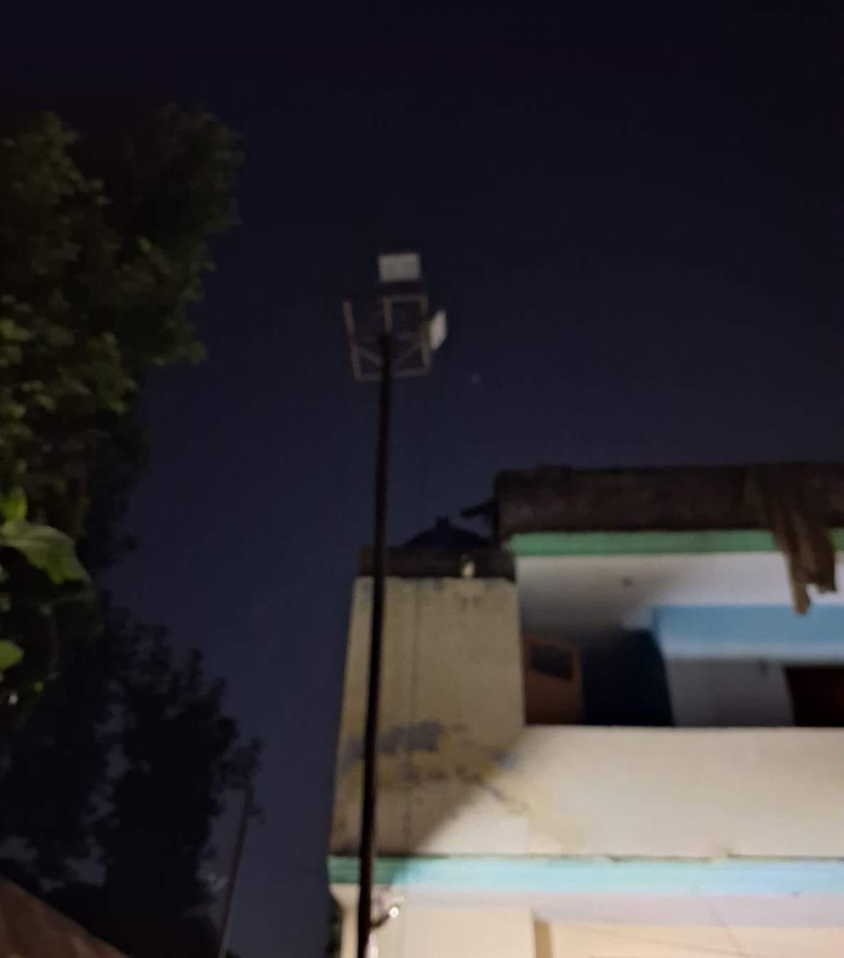 शहर के मोहल्ला लोधीपुर में खराब स्ट्रीट लाइटों की वजह से पड़ा अंधेरा। संवाद शहर के मोहल्ला लोधीपुर में खराब स्ट्रीट लाइटों की वजह से पड़ा अंधेरा। संवाद