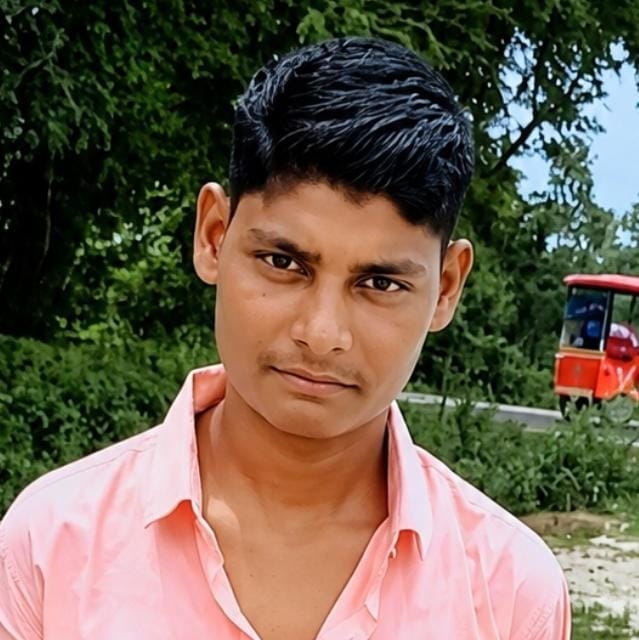 देव नारायण की फाइल फोटो व गमगीन परिजन। संवाद देव नारायण की फाइल फोटो व गमगीन परिजन। संवाद