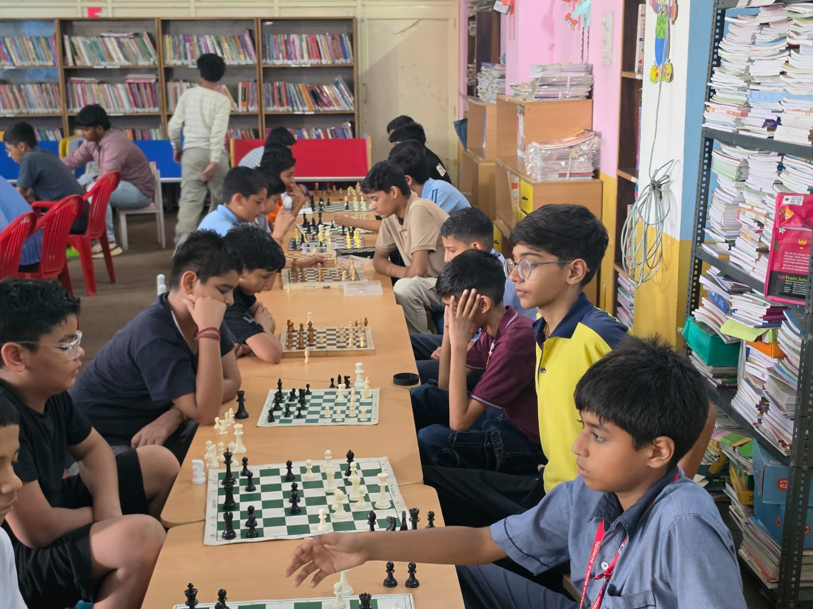 01jjrp04- झज्जर। बैडमिंटन प्रतियोगिता में भाग लेने पहुंचे खिलाड़ी। स्रोत- शिक्षा विभाग
