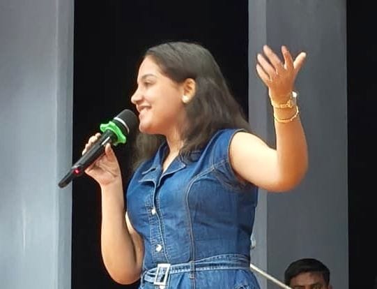 02जेएनडी24-गायक किशोर कुमार के जन्मदिवस पर हुए कार्यक्रम में प्रस्तुति देती वंशिका। संवाद 02जेएनडी24-गायक किशोर कुमार के जन्मदिवस पर हुए कार्यक्रम में प्रस्तुति देती वंशिका। संवाद