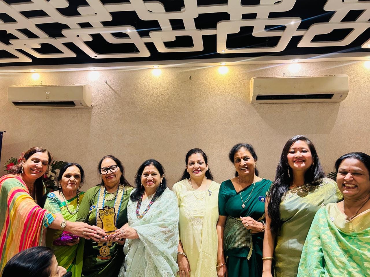 अंबाला के फिनिक्स क्लब में आयोजित बैठक में मौजूद इनर व्हील क्लब पदाधिकारी व सदस्य। प्रवक्ता अंबाला के फिनिक्स क्लब में आयोजित बैठक में मौजूद इनर व्हील क्लब पदाधिकारी व सदस्य। प्रवक्ता