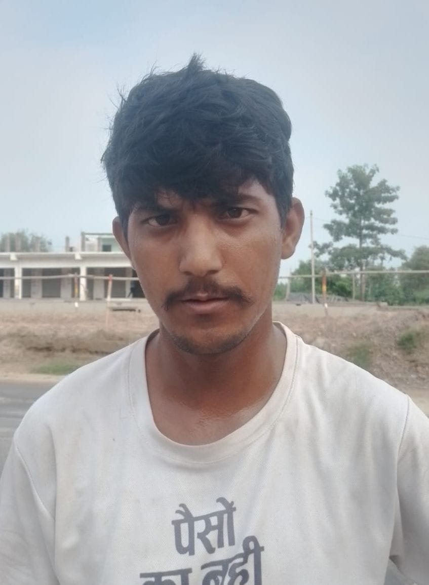 फोटो 17- लहरा गंगाघाट पर कांवड़ सजाकर परिक्रमा लगाते कांवड़िये । स्रोत संवाद फोटो 17- लहरा गंगाघाट पर कांवड़ सजाकर परिक्रमा लगाते कांवड़िये । स्रोत संवाद