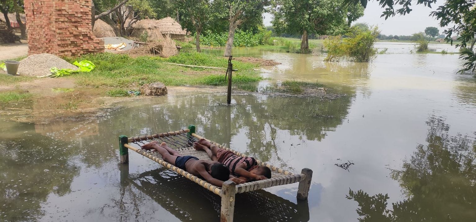 फोटो 32- कादरगंज के पश्चिमी क्षेत्र में गंगा की बाढ़ का पानी। स्रोत संवाद फोटो 32- कादरगंज के पश्चिमी क्षेत्र में गंगा की बाढ़ का पानी। स्रोत संवाद