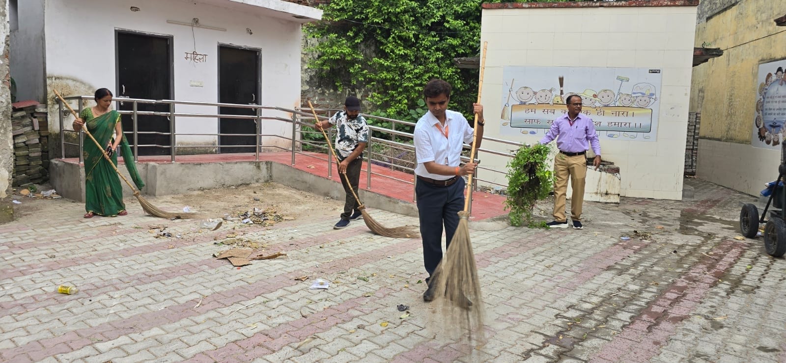 जुबिली कॉलेज में शिक्षकों व अभिभावकों ने उठाया स्वच्छता का बीड़ा