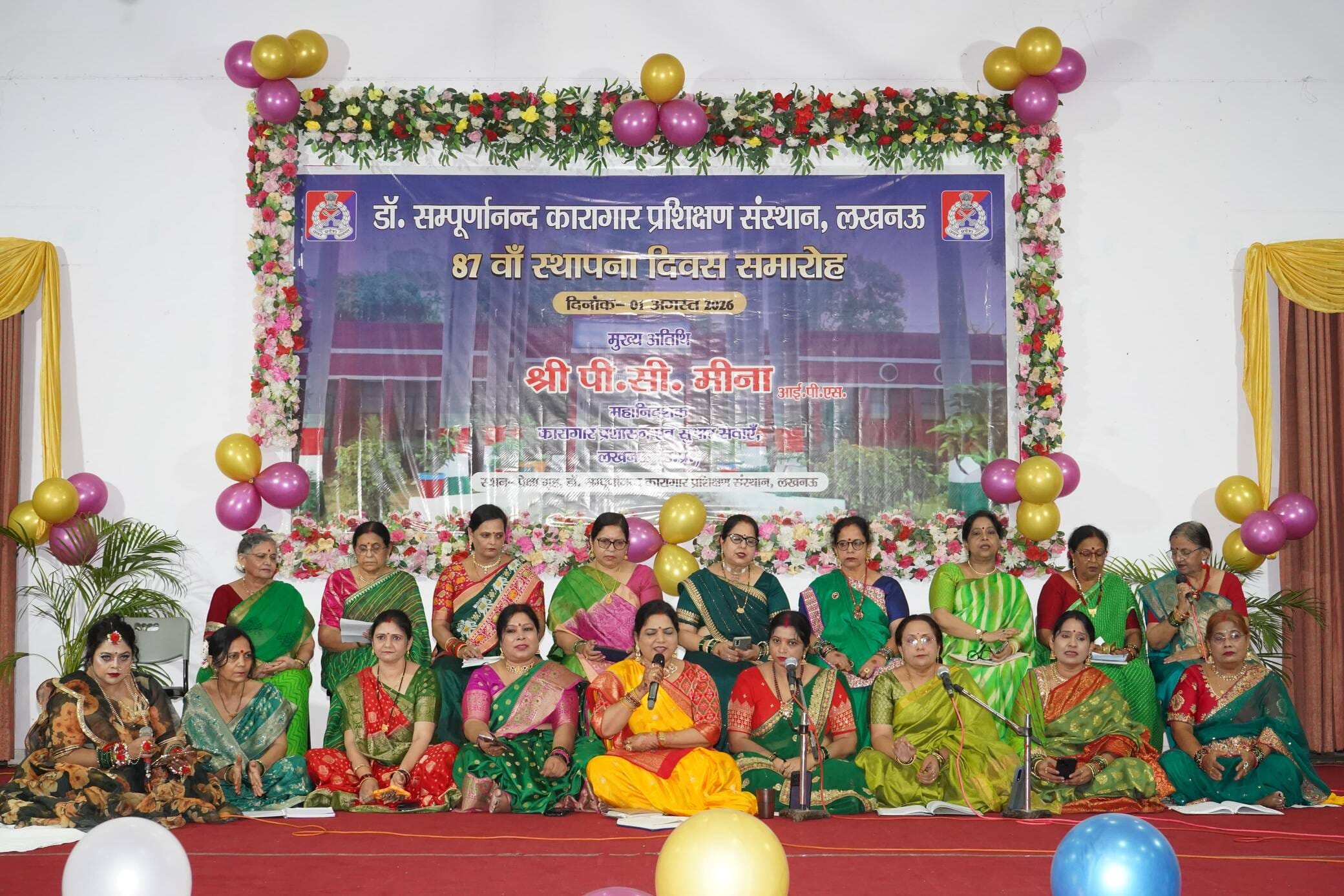 कार्यशाला के समापन पर गाई कजरी