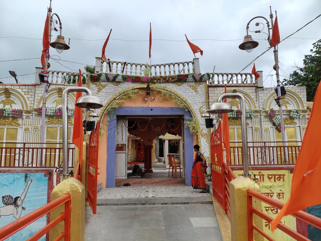 लरामपुर के उतरौला में स्थित सजाया गया दुखहरण नाथ मंदिर लरामपुर के उतरौला में स्थित सजाया गया दुखहरण नाथ मंदिर