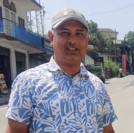 नगर पंचायत भोटा के तहत तोड़े गए शौचालय। संवाद