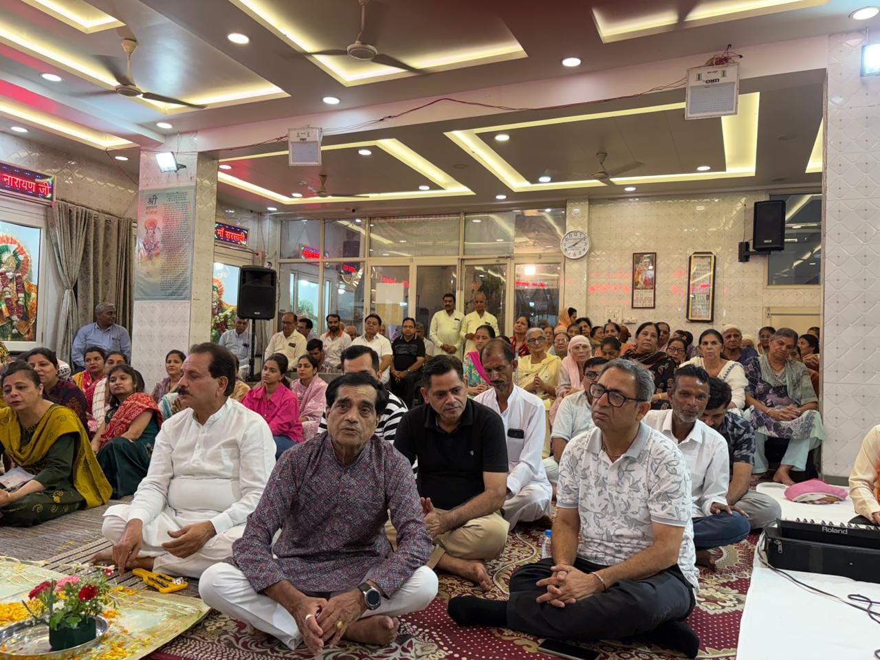 राधा रमण मंदिर झूलन महोत्सव में सजाया कृष्ण का दरबार। मंदिर राधा रमण मंदिर झूलन महोत्सव में सजाया कृष्ण का दरबार। मंदिर
