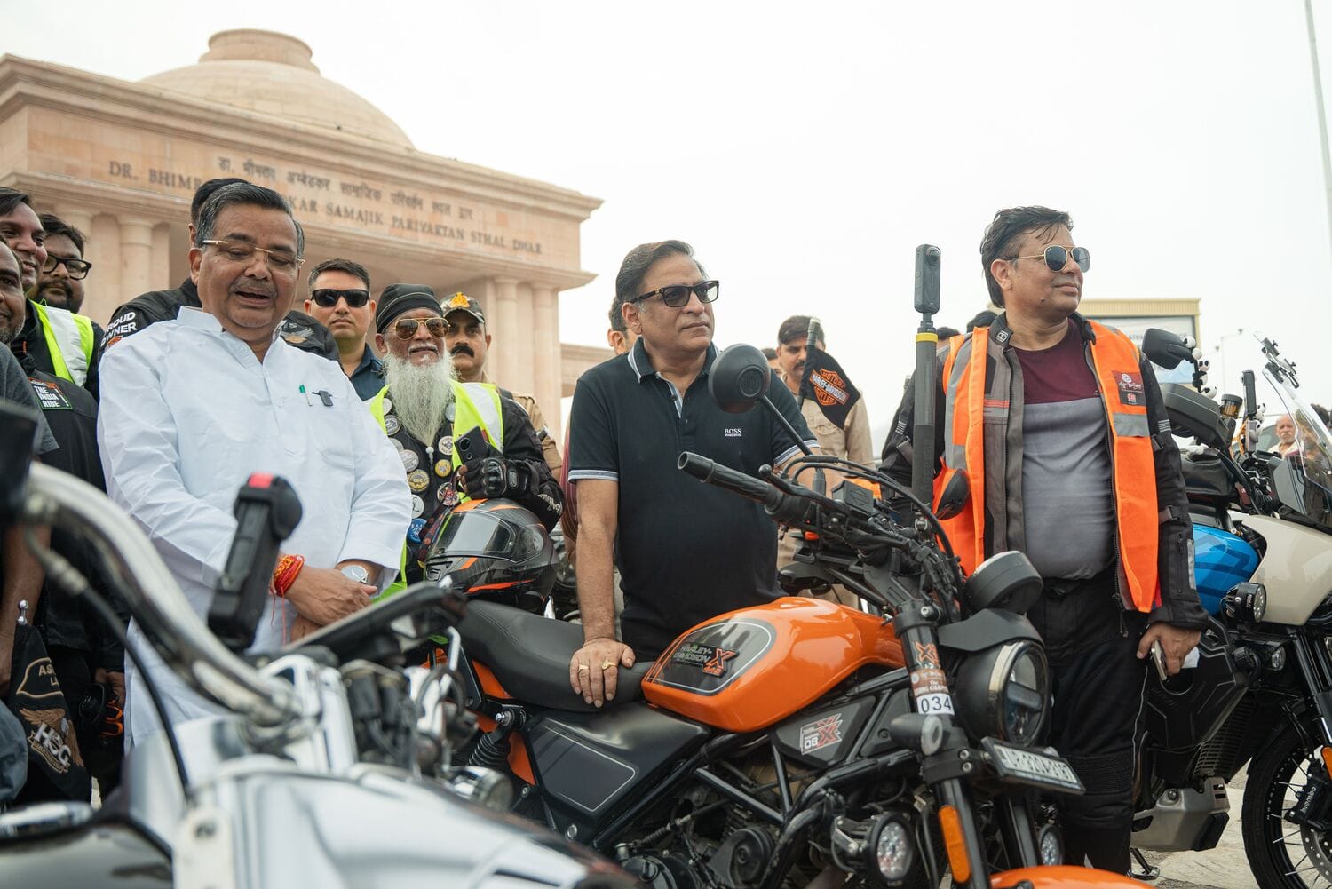 1090 चौराहे से निकाली गई बाइक राइड
