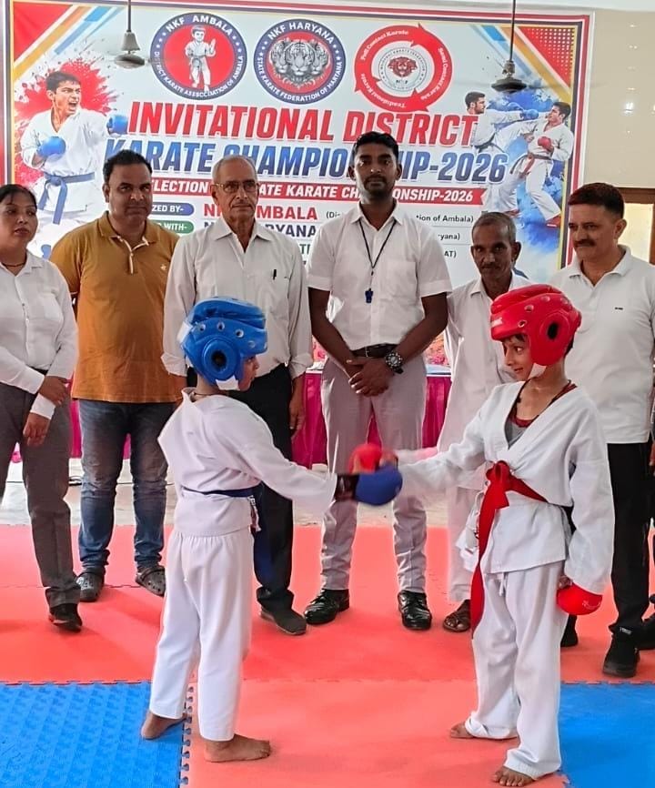 अंबाला सिटी के पुलिस डीएवी स्कूल में आयोजित वुशु  प्रतियोगिता में प्रतिभा दिखाते प्रतिभागी। प्र