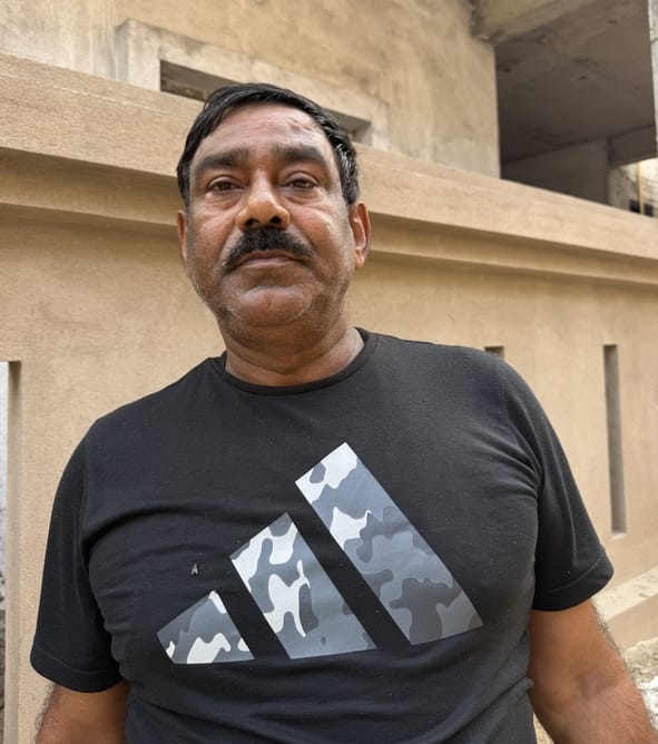 बच्ची पर गाय के हमले के बाद लोगों में दहशत।