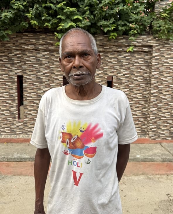 बच्ची पर गाय के हमले के बाद लोगों में दहशत।