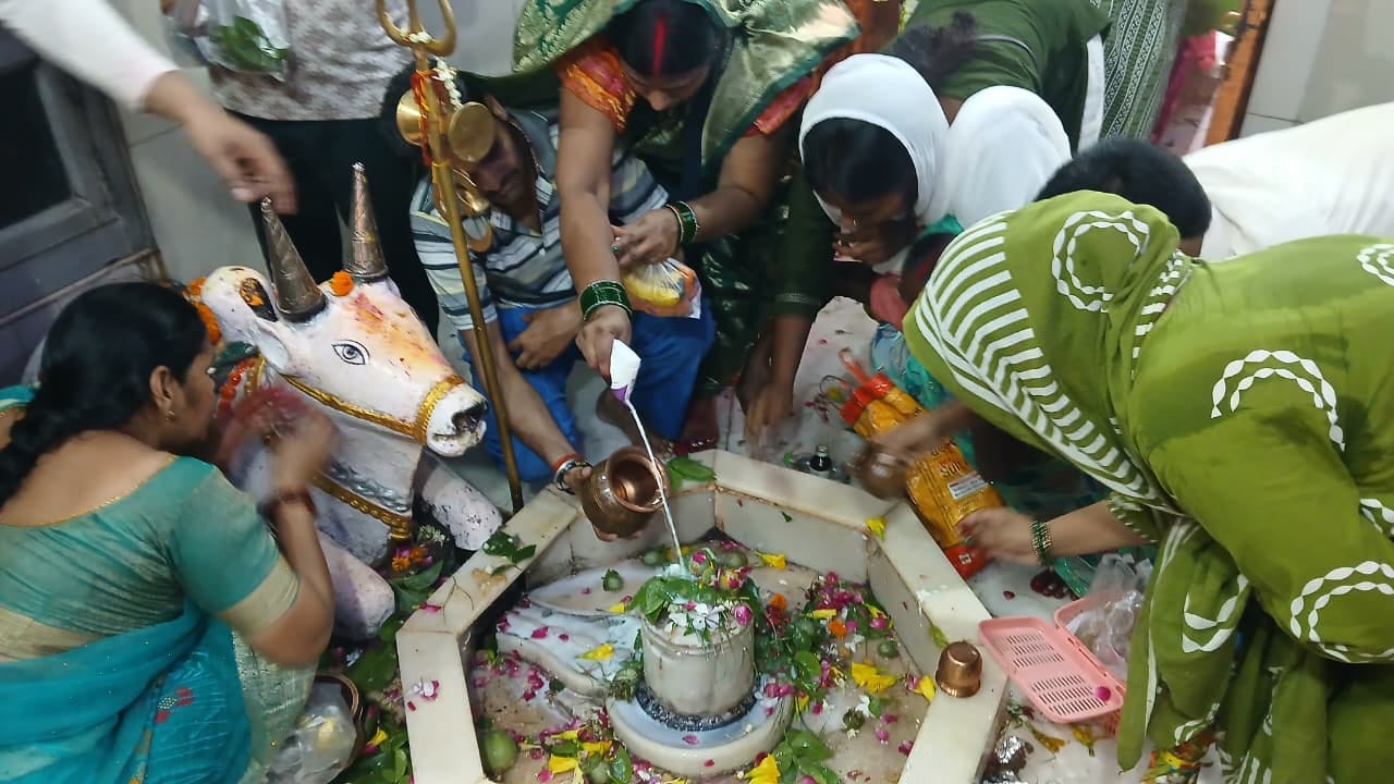 फोटो 32 श्री भीमसेन मंदिर में दर्शन के लिए पहुंचे श्रद्धालु। संवाद फोटो 32 श्री भीमसेन मंदिर में दर्शन के लिए पहुंचे श्रद्धालु। संवाद