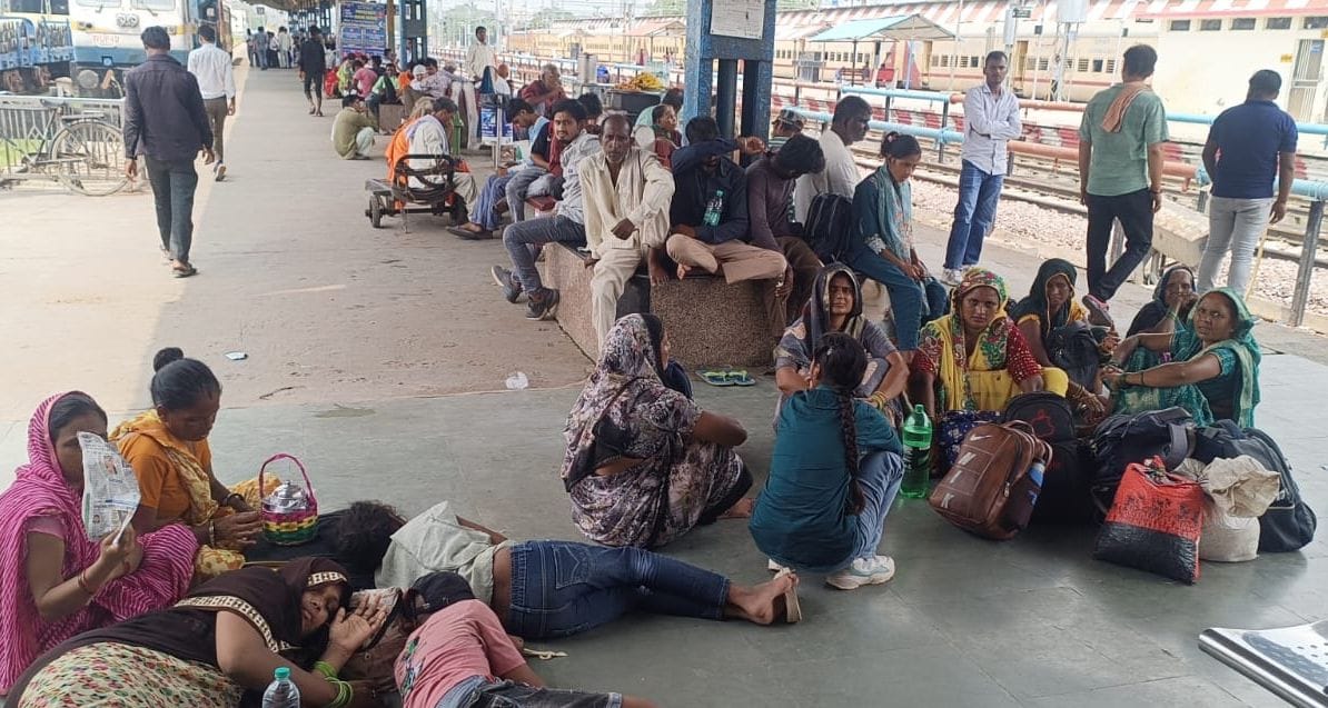 फोटो10-धर्मवीर ,यात्री। संवाद फोटो10-धर्मवीर ,यात्री। संवाद