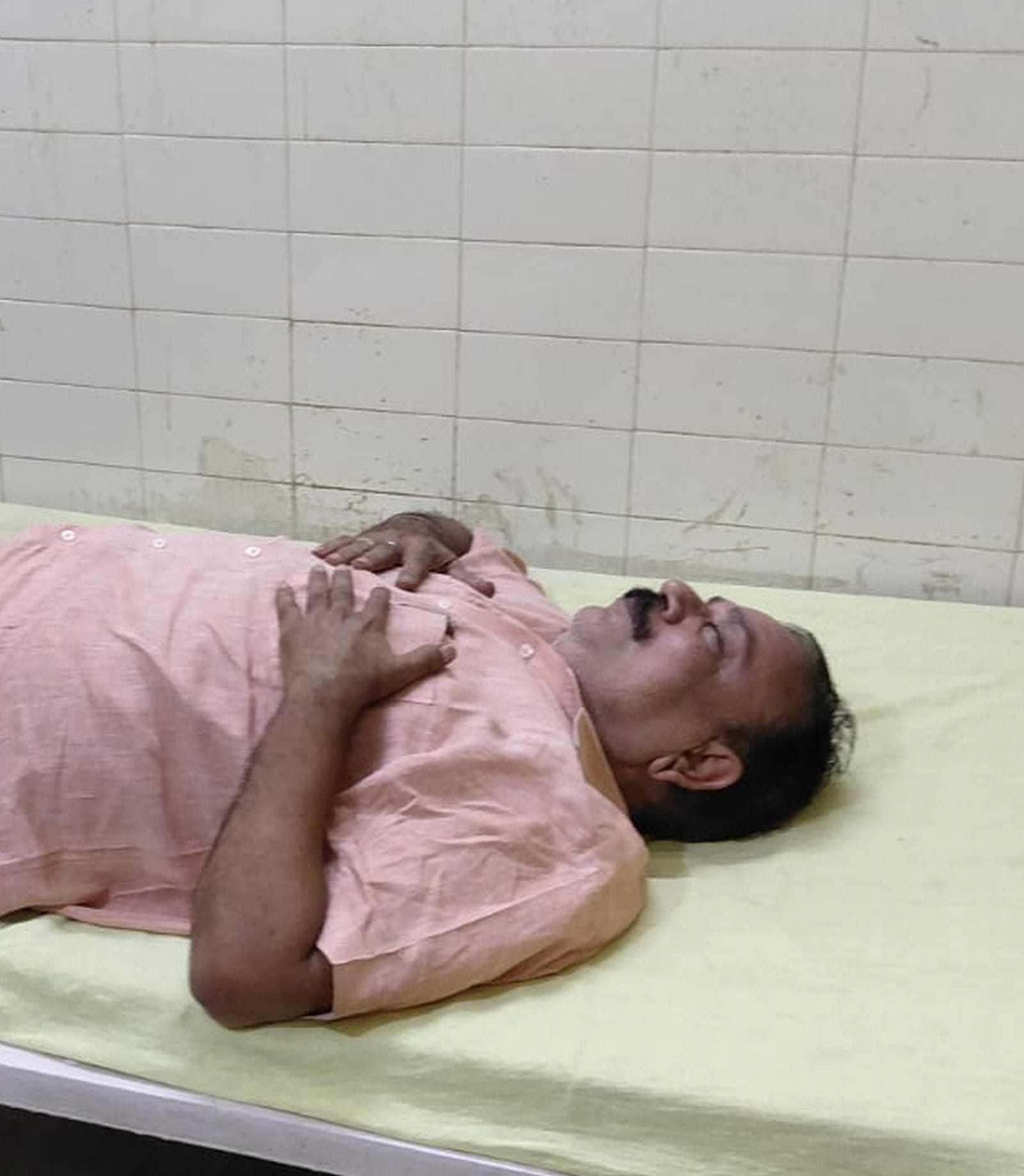गंगा एक्सप्रेस-वे पर हादसे के बाद क्षतिग्रस्त बैंककर्मी की अर्टिगा कार। संवाद गंगा एक्सप्रेस-वे पर हादसे के बाद क्षतिग्रस्त बैंककर्मी की अर्टिगा कार। संवाद