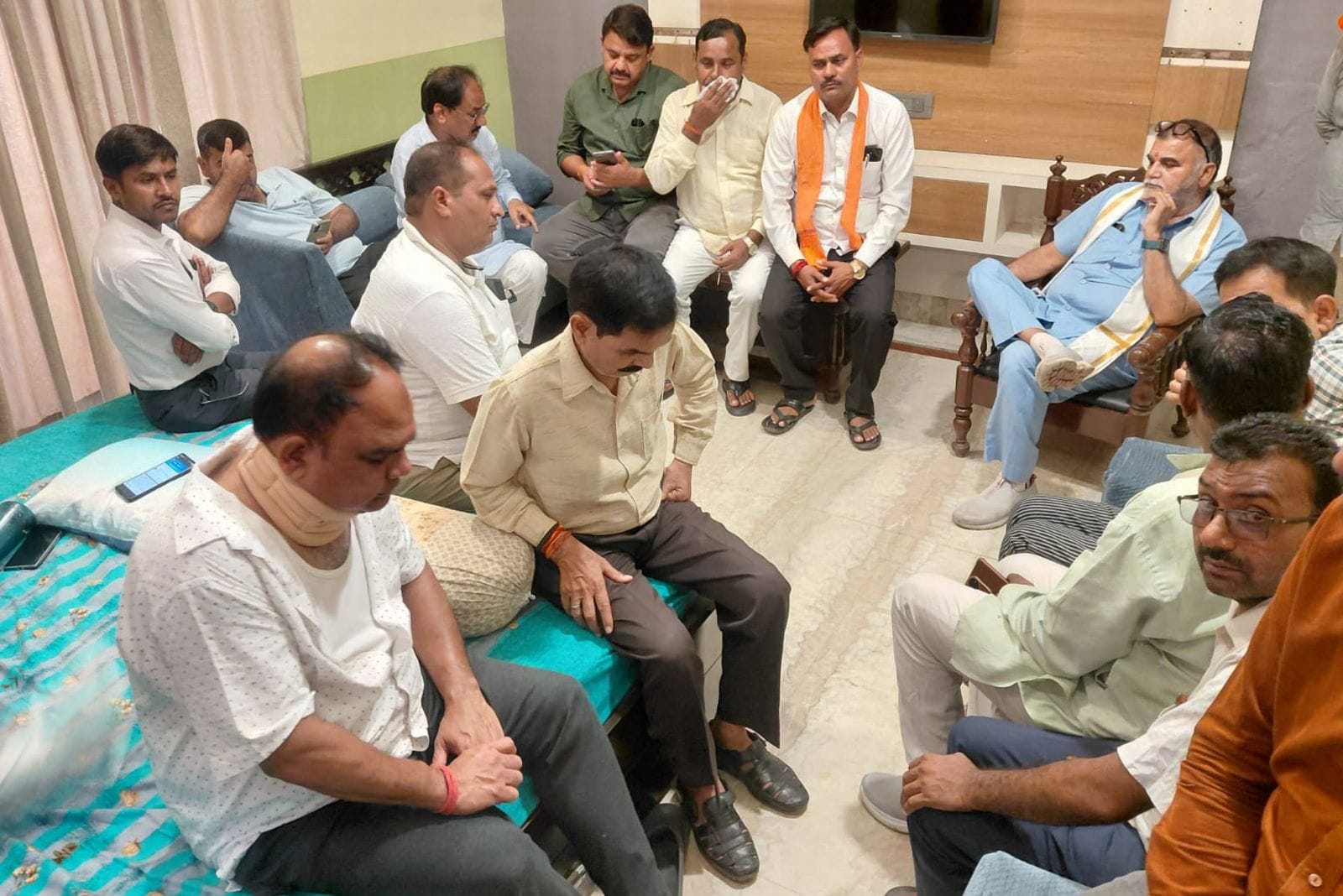 गंगा एक्सप्रेस-वे पर हादसे के बाद क्षतिग्रस्त बैंककर्मी की अर्टिगा कार। संवाद गंगा एक्सप्रेस-वे पर हादसे के बाद क्षतिग्रस्त बैंककर्मी की अर्टिगा कार। संवाद