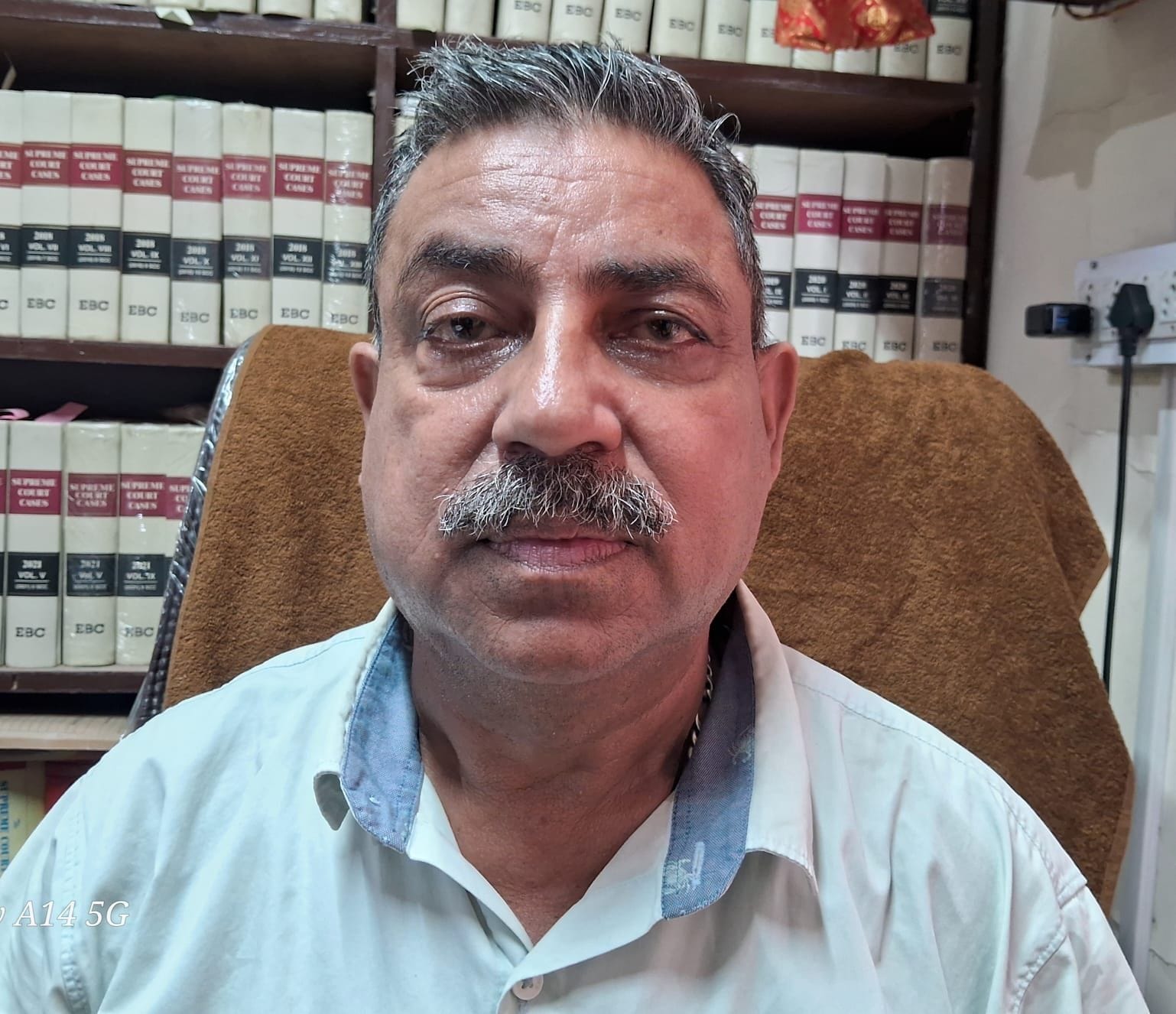जोगिंद्रनगर के हारगुनैण पंचायत के डिगली व नागचला में दरकते पहाड़। स्त्रोत जागरूक पाठक जोगिंद्रनगर के हारगुनैण पंचायत के डिगली व नागचला में दरकते पहाड़। स्त्रोत जागरूक पाठक