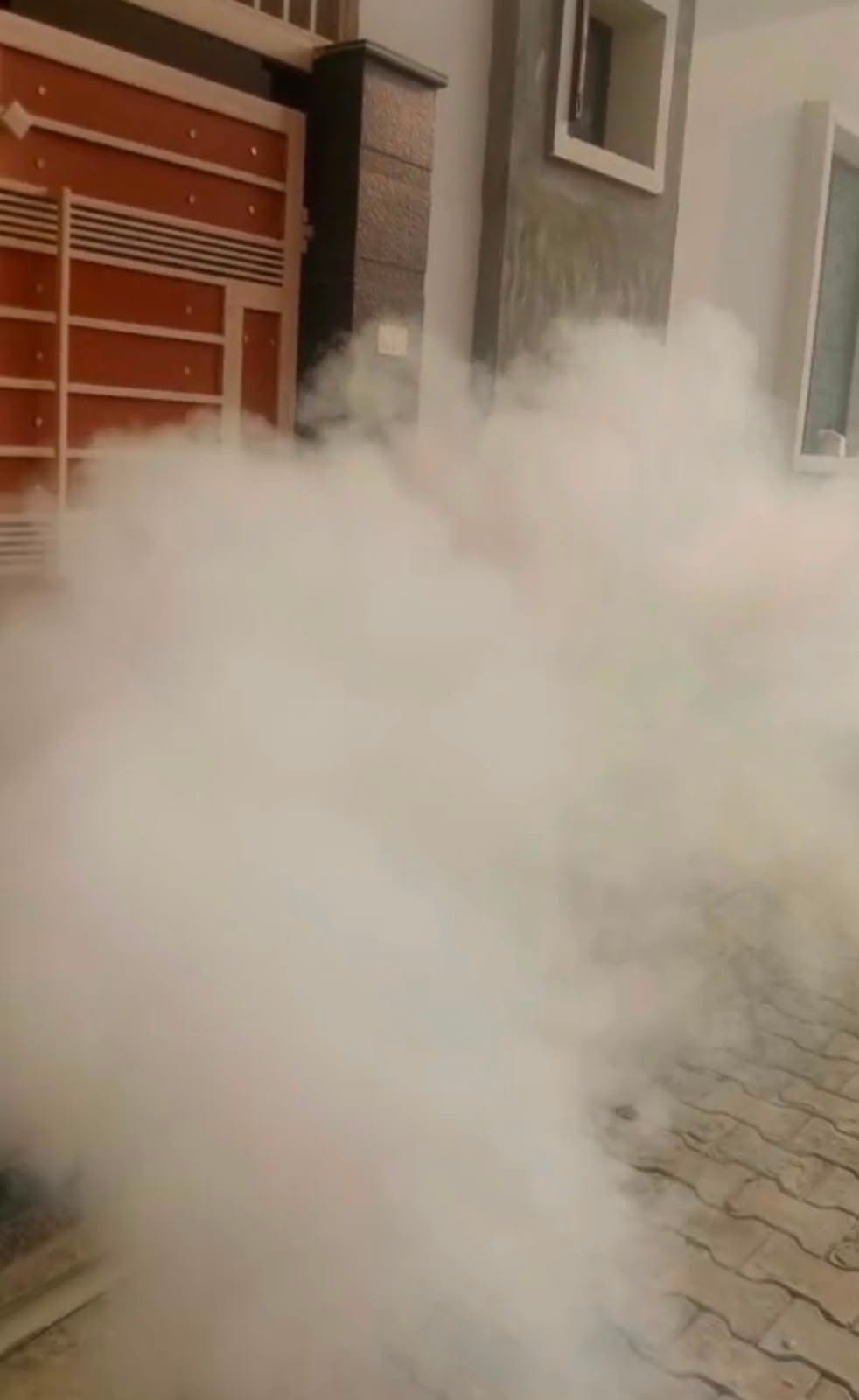 कुरुक्षेत्र। ड्रमो में खड़े पानी की जांच करते स्वास्थ्य विभाग के अधिकारी। स्वयं कुरुक्षेत्र। ड्रमो में खड़े पानी की जांच करते स्वास्थ्य विभाग के अधिकारी। स्वयं