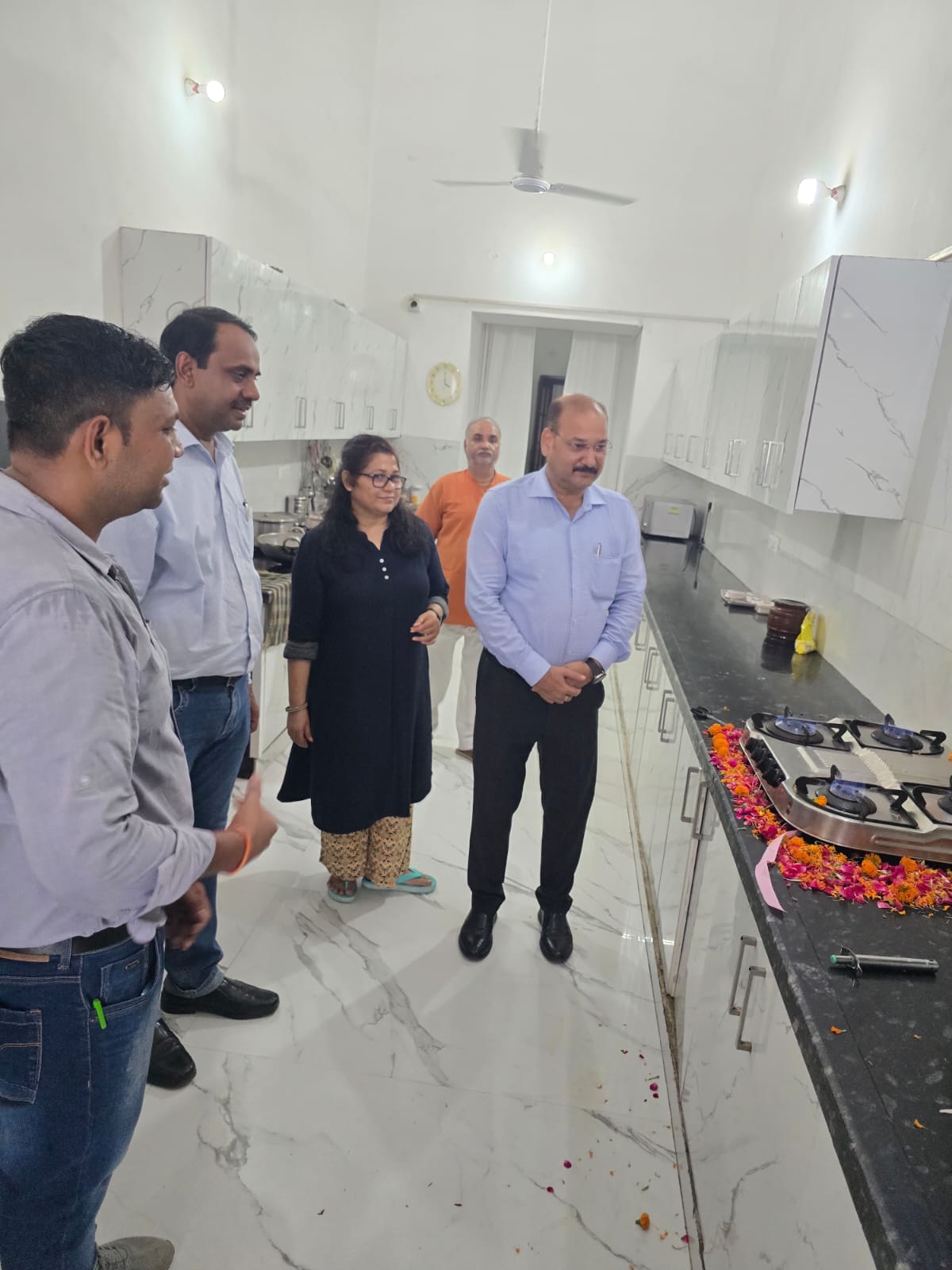 लखनऊ में मेरठ कैंट विधायक अमित अग्रवाल ने भाजपा मंडल अध्यक्षों के साथ मुख्यमंत्री योगी आदित्यना