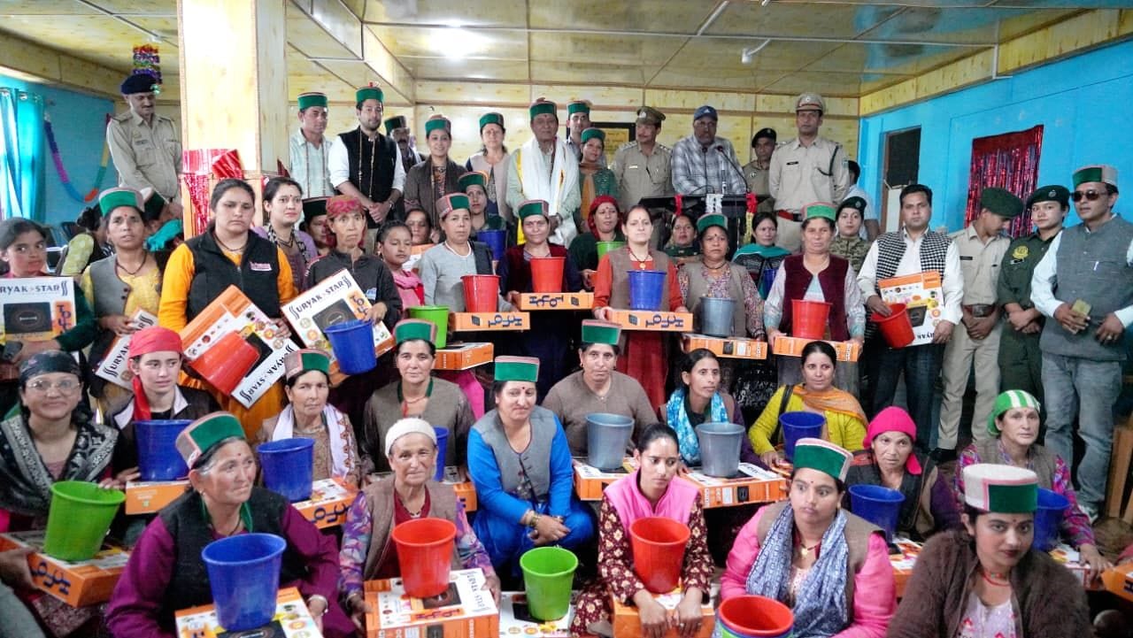 निचार दौरे के दौरान कंगोस सडक़ का लोकार्पण करते मंत्री जगत सिंह नेगी। स्रोत : डीपीआरओ निचार दौरे के दौरान कंगोस सडक़ का लोकार्पण करते मंत्री जगत सिंह नेगी। स्रोत : डीपीआरओ