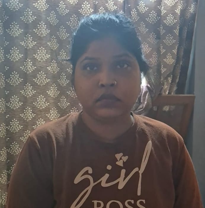 पुलिस की गिरफ्त में आरोपी और बरामद कार।
