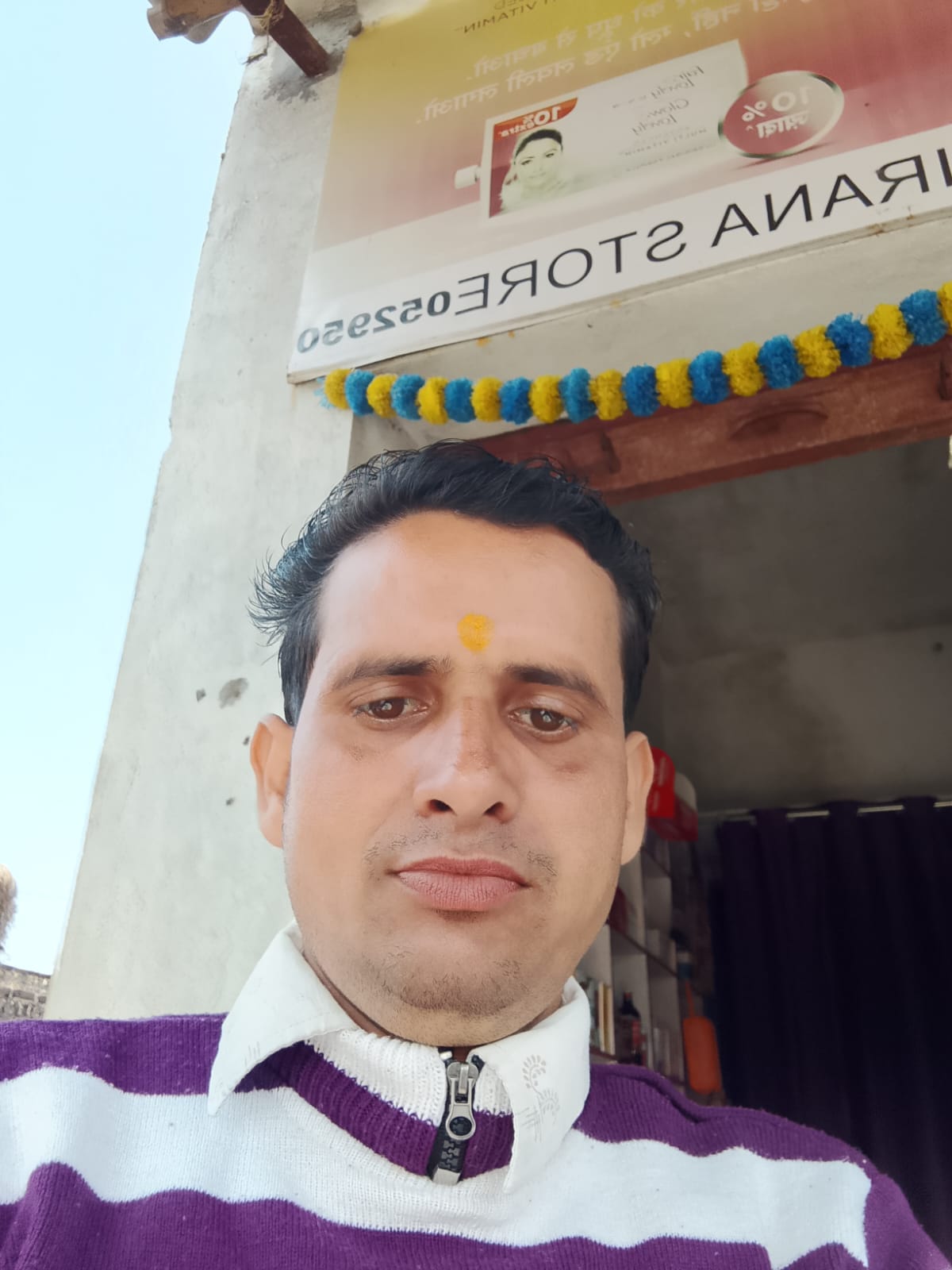 थाना गजरौला क्षेत्र के गांव सुहास में शव मिलने के बाद लगी ग्रामीणोंं की भीड़। संवाद थाना गजरौला क्षेत्र के गांव सुहास में शव मिलने के बाद लगी ग्रामीणोंं की भीड़। संवाद