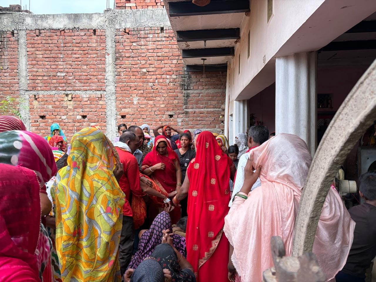 विंध्याचल थाना क्षैत्र के वैशपुर गांव के कुंए में गिरकर मृ त  बालका सूचिता। स्रोत- परिवार