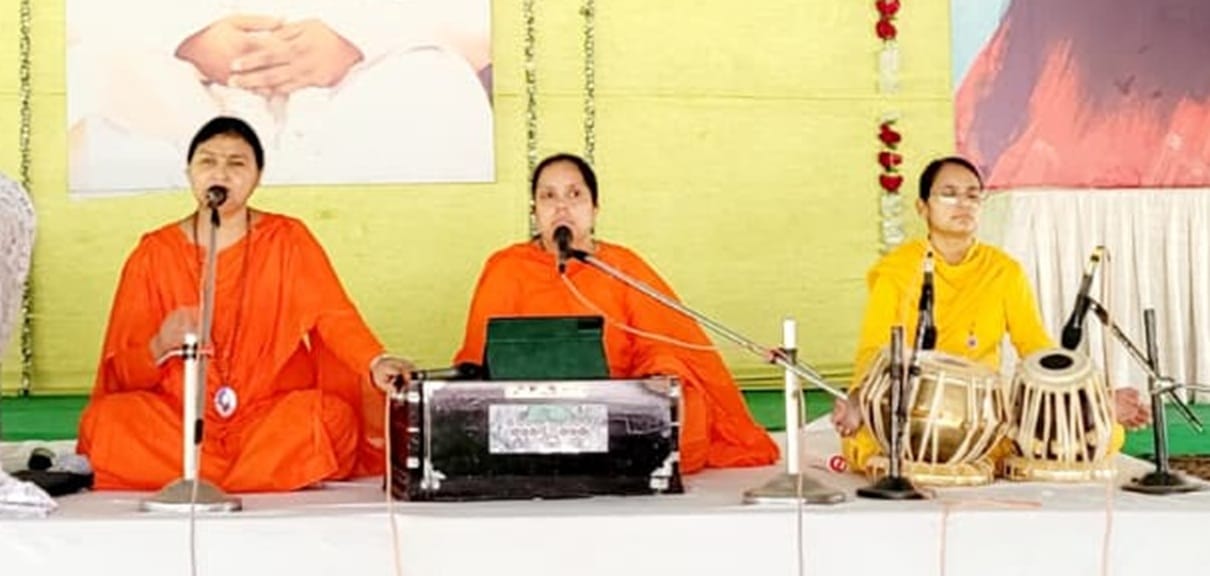 व्यासपुर स्थित दिव्य ज्योति जागृति संस्थान आश्रम में सत्संग सुनते श्रद्धालु। प्रवक्ता व्यासपुर स्थित दिव्य ज्योति जागृति संस्थान आश्रम में सत्संग सुनते श्रद्धालु। प्रवक्ता