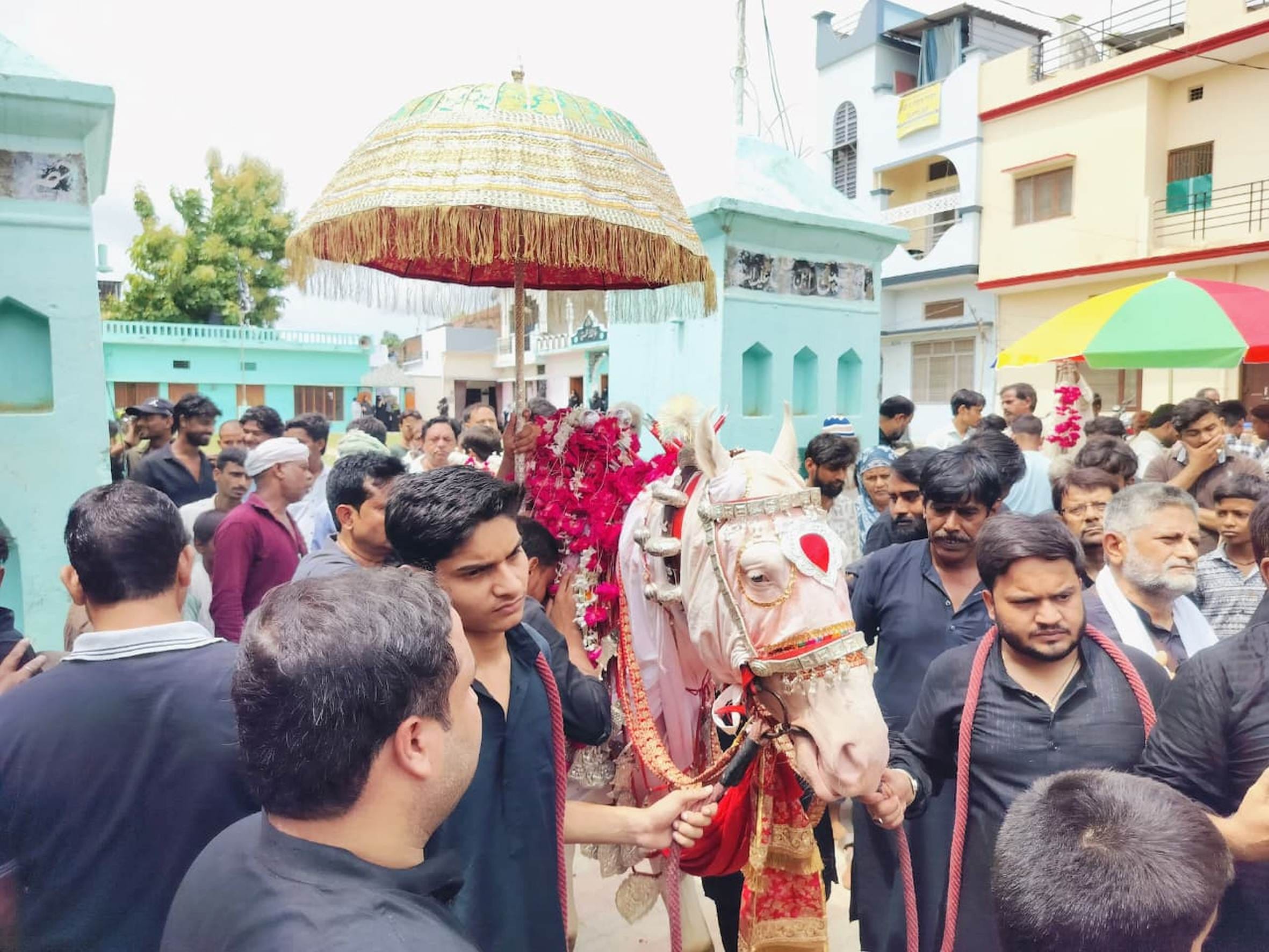 बहराइच में निकाले गए चेहल्लुम के जुलूस में मातम करते लोग। बहराइच में निकाले गए चेहल्लुम के जुलूस में मातम करते लोग।