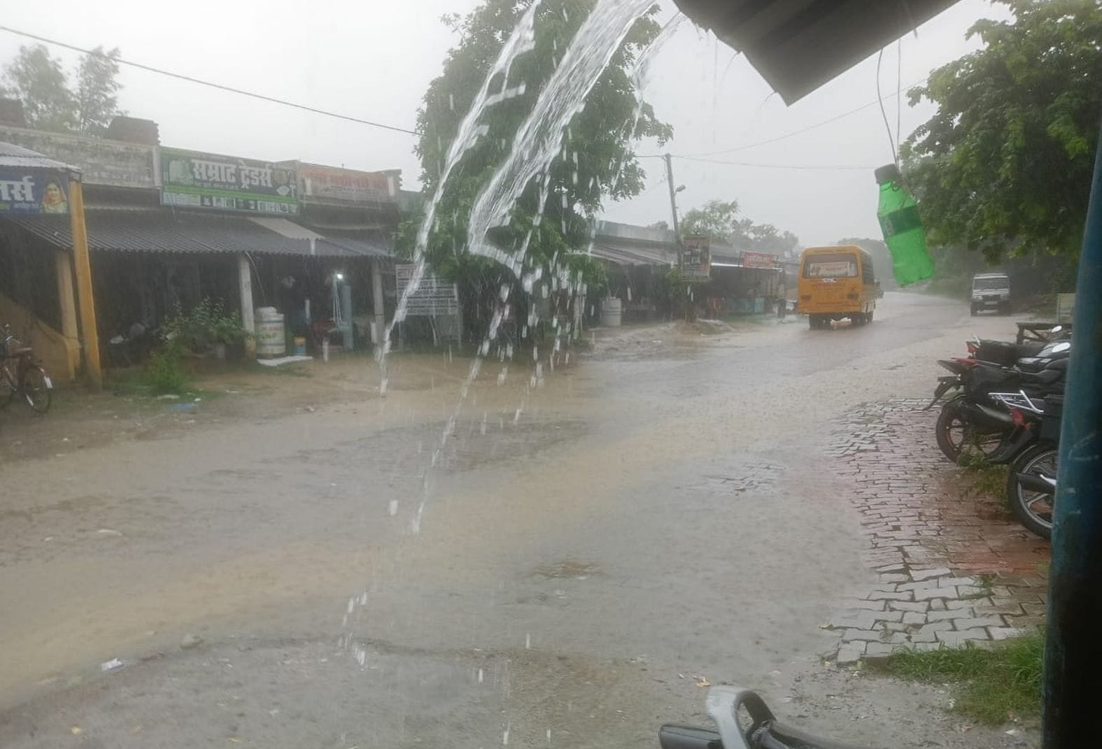 बारिश में जलभराव बारिश में जलभराव