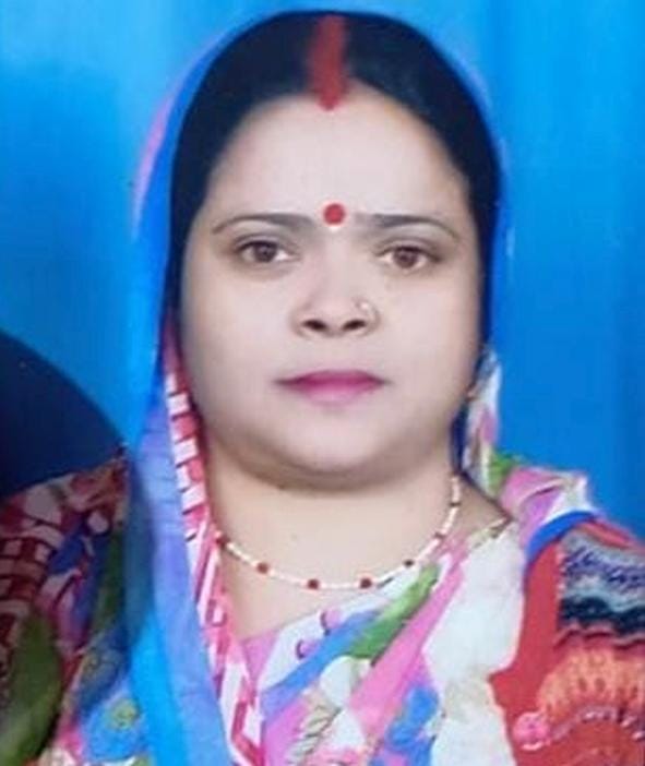 हादसे में जख्मी कारोबारी व जान गंवाने वाली पत्नी और बेटी।