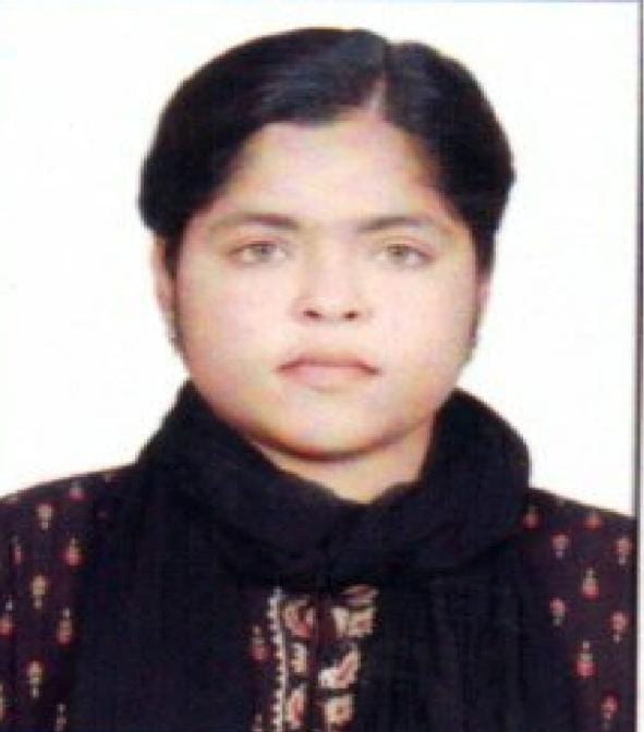 हादसे में जख्मी कारोबारी व जान गंवाने वाली पत्नी और बेटी।