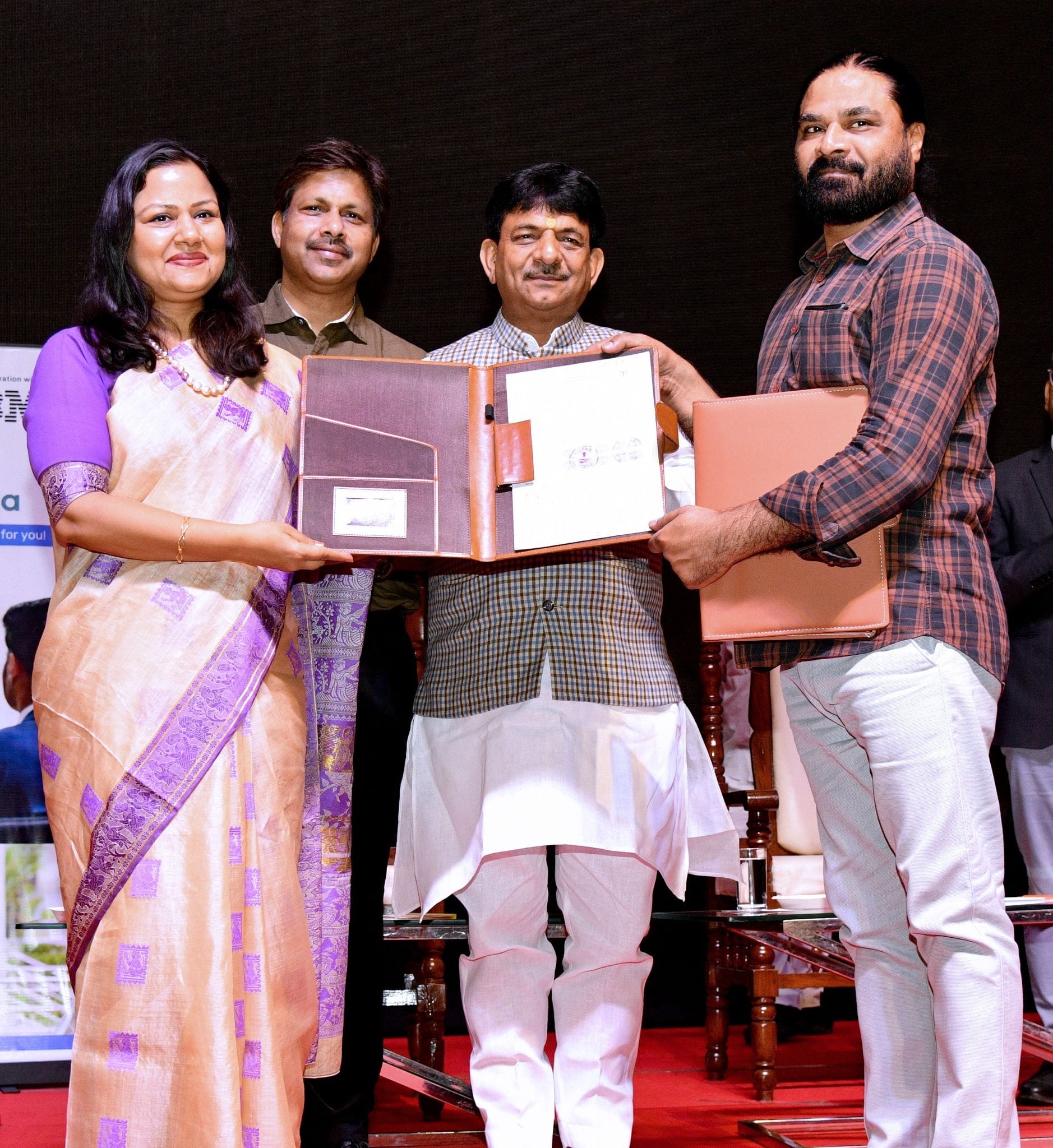 इंदिरा गांधी प्रतिष्ठान में आयोजित मेगा रोजगार मेले में मौजूद अभ्यर्थियों को संबोधित करते व्याव इंदिरा गांधी प्रतिष्ठान में आयोजित मेगा रोजगार मेले में मौजूद अभ्यर्थियों को संबोधित करते व्याव