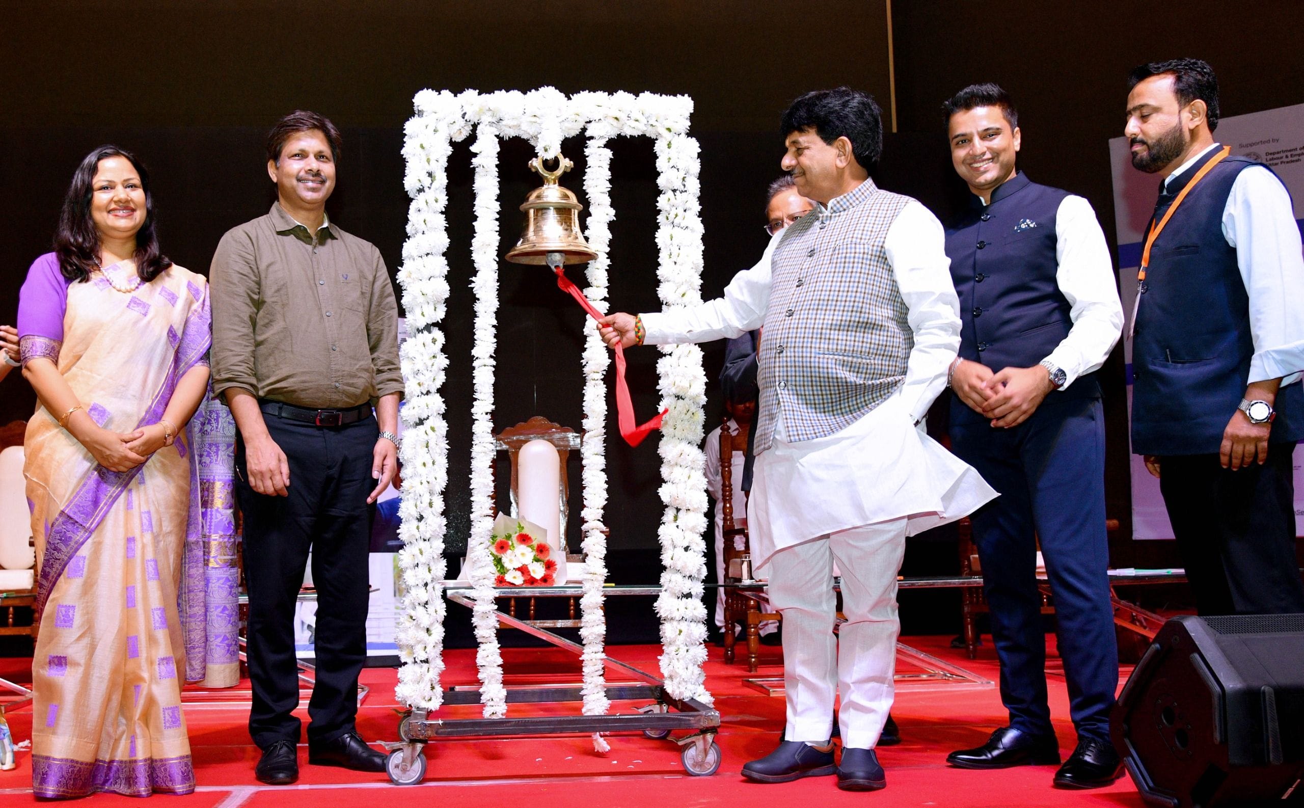 इंदिरा गांधी प्रतिष्ठान में आयोजित मेगा रोजगार मेले में मौजूद अभ्यर्थियों को संबोधित करते व्याव इंदिरा गांधी प्रतिष्ठान में आयोजित मेगा रोजगार मेले में मौजूद अभ्यर्थियों को संबोधित करते व्याव