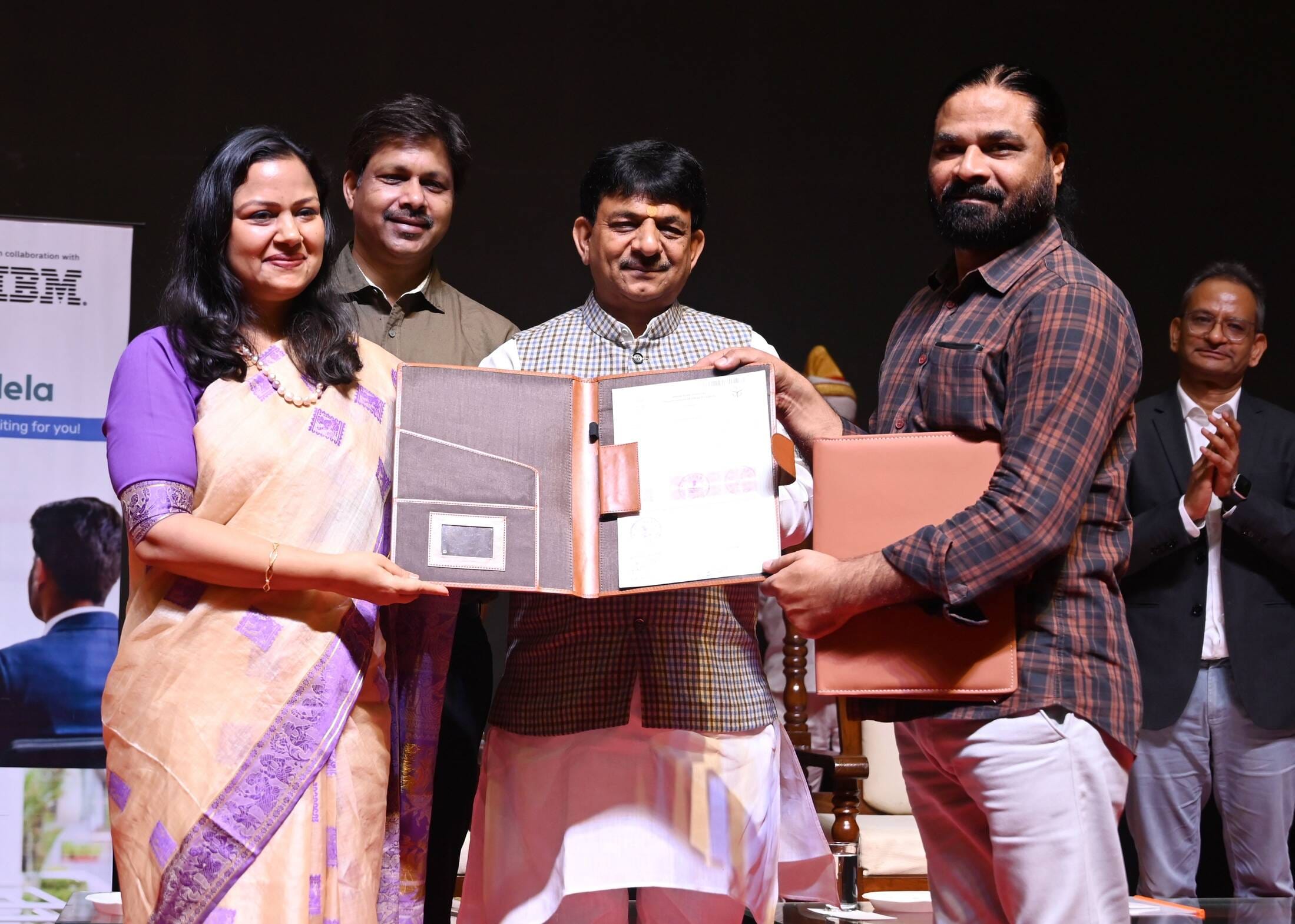 इंदिरा गांधी प्रतिष्ठान में आयोजित मेगा रोजगार मेले में मौजूद अभ्यर्थियों को संबोधित करते व्याव इंदिरा गांधी प्रतिष्ठान में आयोजित मेगा रोजगार मेले में मौजूद अभ्यर्थियों को संबोधित करते व्याव