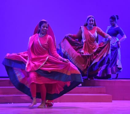 काकोरी एक्शन नाटक का मंचन किया 