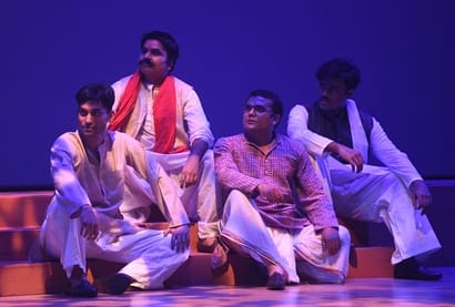 काकोरी एक्शन नाटक का मंचन किया 