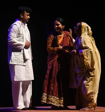 काकोरी एक्शन नाटक का मंचन किया 