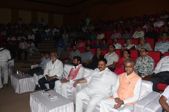 काकोरी एक्शन नाटक का मंचन किया 