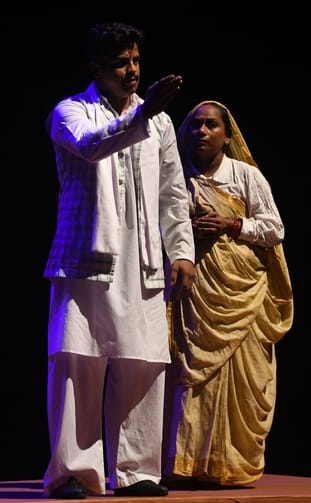 काकोरी एक्शन नाटक का मंचन किया 