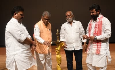 काकोरी एक्शन नाटक का मंचन किया 