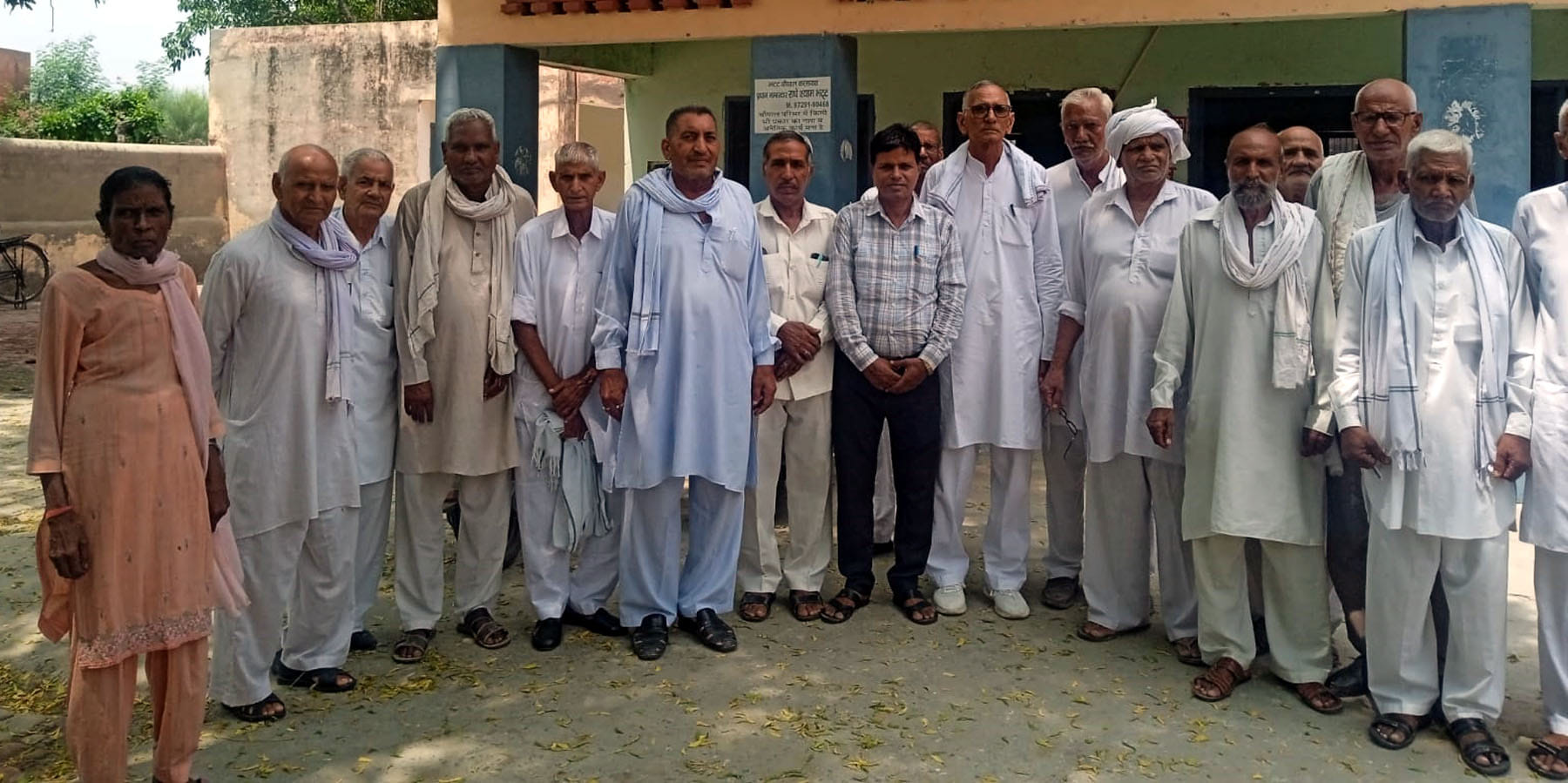 कलायत मेंं बैठक करते रिटायर्ड कर्मचारी । संवाद कलायत मेंं बैठक करते रिटायर्ड कर्मचारी । संवाद