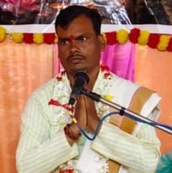 कथा सुनते लोग कथा सुनते लोग