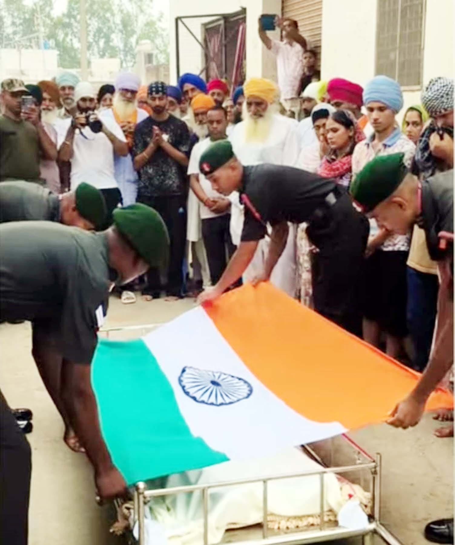 खुटार निवासी सेवानिवृत्त सूबेदार मेजर बख्शीश सिंह का फाइल फोटो। स्रोत : परिजन खुटार निवासी सेवानिवृत्त सूबेदार मेजर बख्शीश सिंह का फाइल फोटो। स्रोत : परिजन