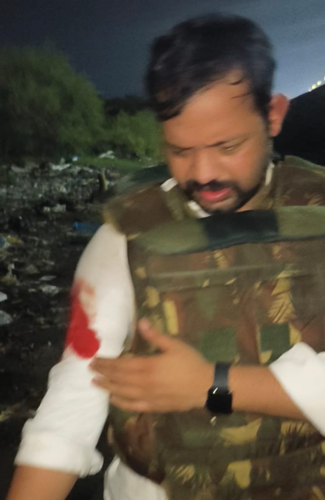 लंका थाना क्षेत्र के लोटूबीर में हुए मुठभेड़ में घायल एसओजी प्रभारी गौरव कुमार। स्रोत पुलिस