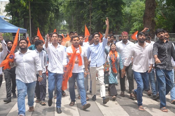 लखनऊ विश्वविद्यालय में  अखिल भारतीय विद्यार्थी परिषद ने किया प्रदर्शन। 
