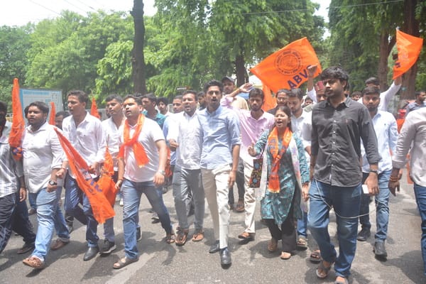 लखनऊ विश्वविद्यालय में  अखिल भारतीय विद्यार्थी परिषद ने किया प्रदर्शन। 