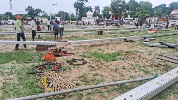 निरीक्षण करतीं डीएम निरीक्षण करतीं डीएम