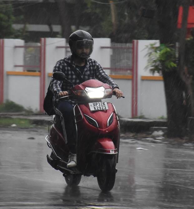 राजधानी में सोमवार को कई इलाकों में बारिश हुई। 